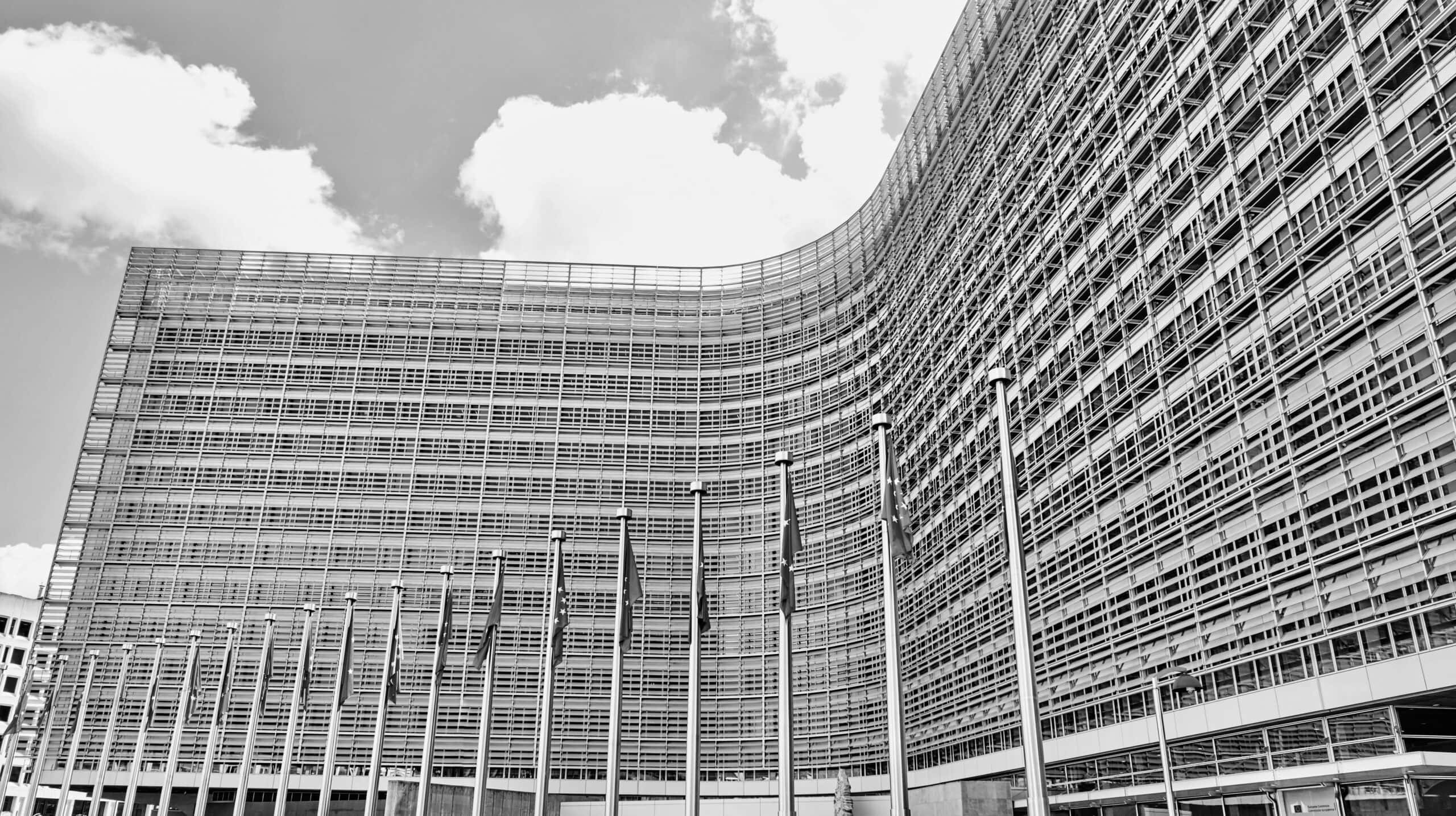 Procedura d’infrazione: la Commissione europea richiama l’Italia su appalti, pedaggi e magistrati onorari