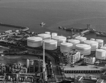 Conflitto mediorientale, le riserve di petrolio non placano i mercati