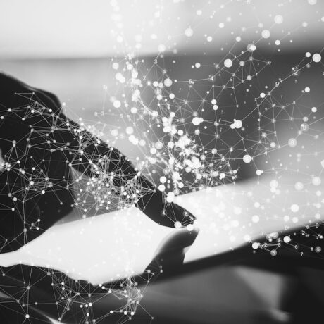 Digital Omnibus AI: il Parlamento europeo approva semplificazioni, rinvii e divieto dei sistemi “nudifier”