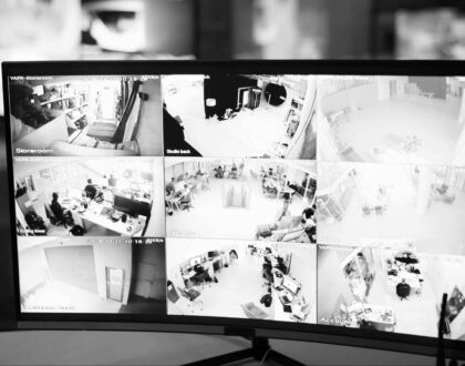 Videosorveglianza nei luoghi di lavoro: obbligo di informativa e autorizzazione preventiva