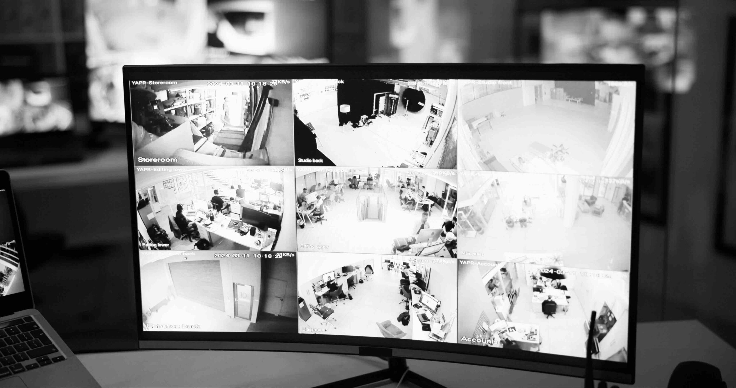 Videosorveglianza nei luoghi di lavoro: obbligo di informativa e autorizzazione preventiva
